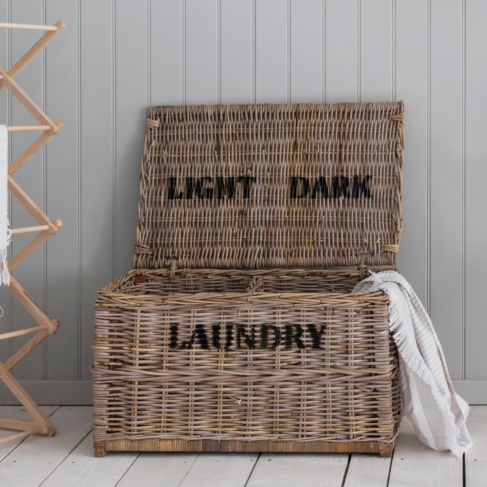 pic_9965_2_624d515d9f202.jpg Laundry Basket Lights And Darks - Image 4